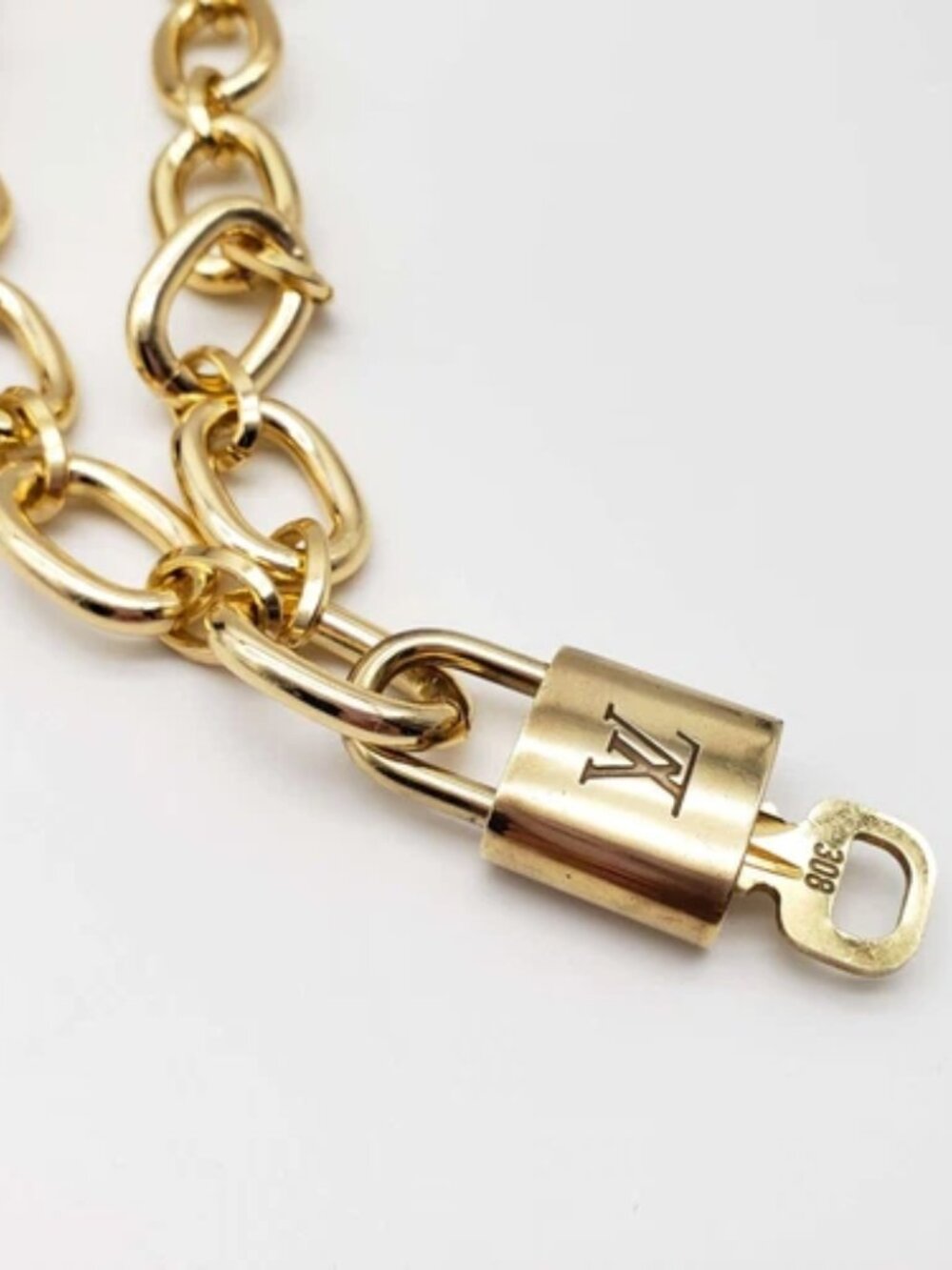 Gold-Plated Necklace with Authentic Louis Vuitton Padlock - Picture 4 of 14
